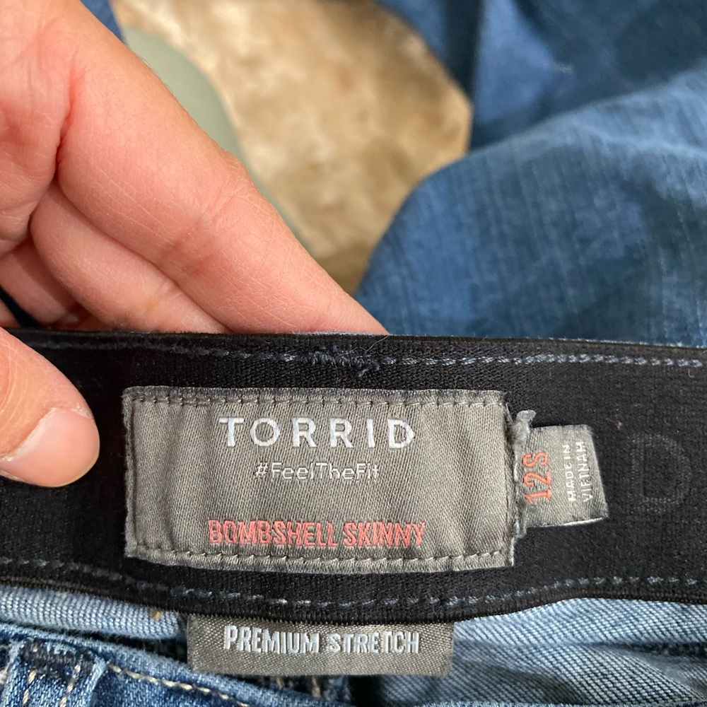 Torrid Bombshell Women 12S Skinny High Rise Distressed Jeans - Picture 8 of 8